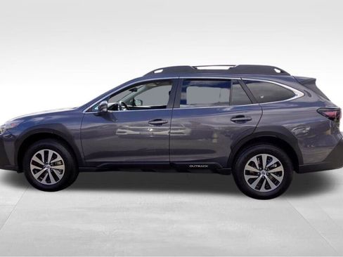 Used 2023 Subaru Outback Premium image 7