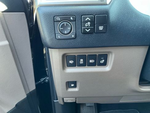 Used 2023 Lexus GX 460 Premium w/ Premium Package AWD/4WD image 18