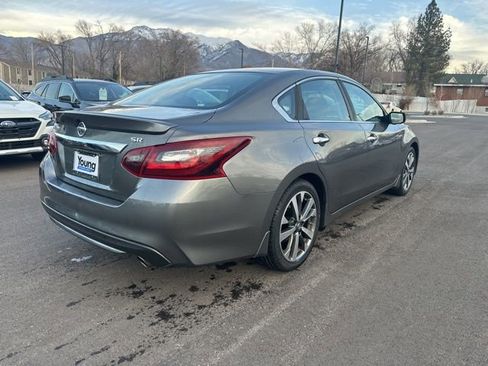 Used 2017 Nissan Altima 2.5 SR w/ LED Appearance Package image 3