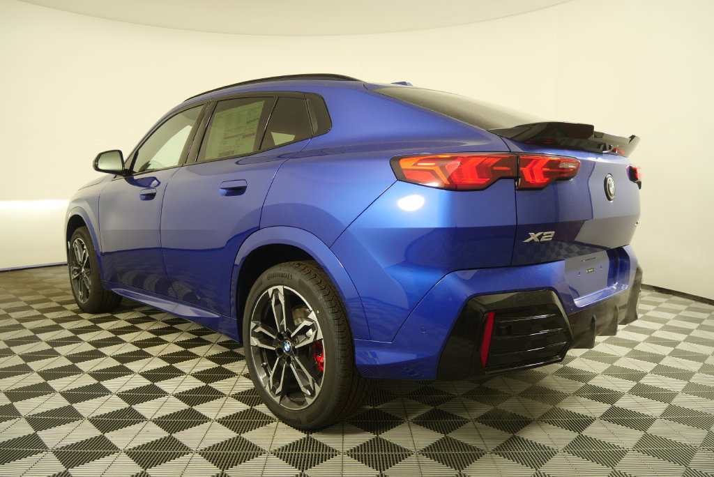 Used 2026 BMW X2 xDrive28i w/ M Sport Package AWD/4WD image 4