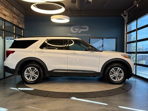 Used 2023 Ford Explorer XLT w/ Equipment Group 202A AWD/4WD image 2