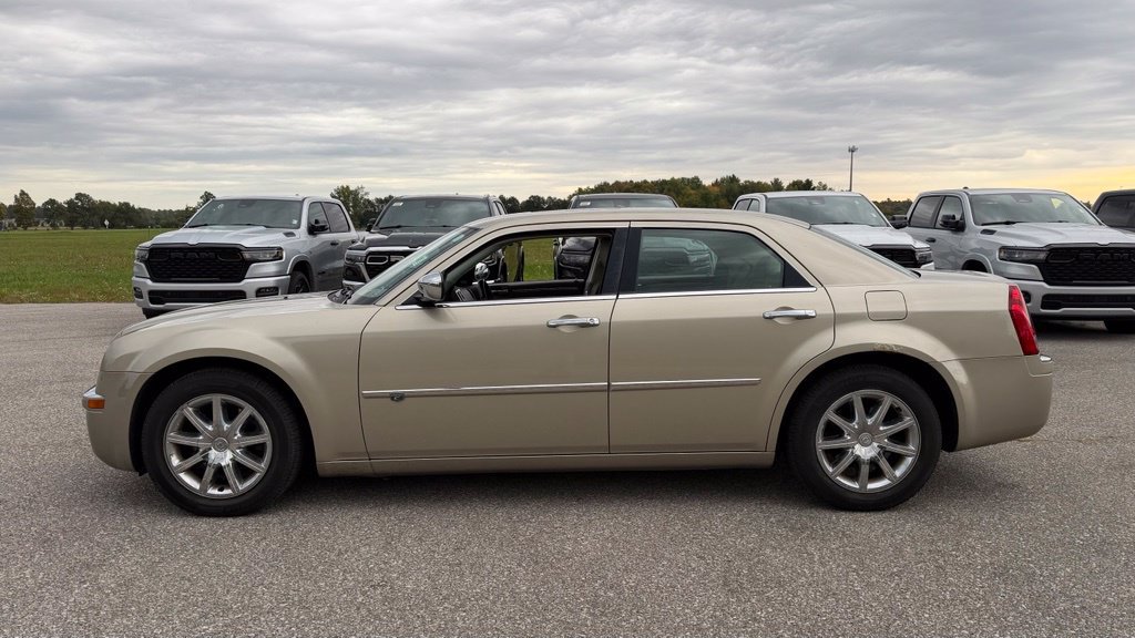 Used 2009 Chrysler 300 C RWD image 5
