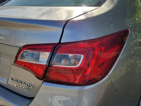 Used 2017 Subaru Legacy 2.5i Premium image 10
