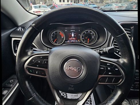 Used 2020 Jeep Cherokee Limited w/ Mopar Interior Package AWD/4WD image 18