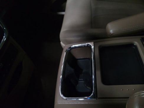 Used 2015 Chrysler Town & Country Touring-L w/ Driver Convenience Group image 26