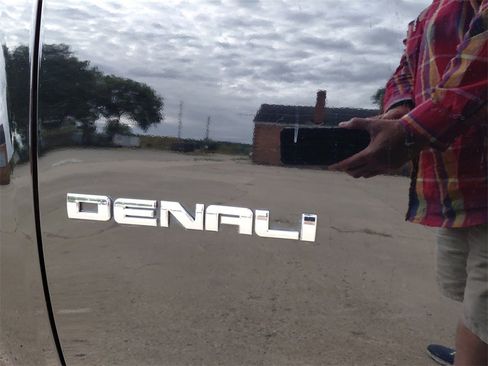 Used 2011 GMC Sierra 1500 Denali image 24