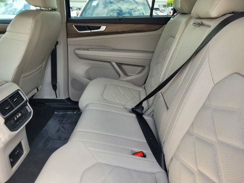 Certified 2025 Volkswagen Atlas SE AWD/4WD image 15