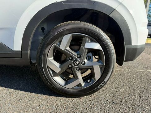 Used 2025 Hyundai Venue SEL image 10