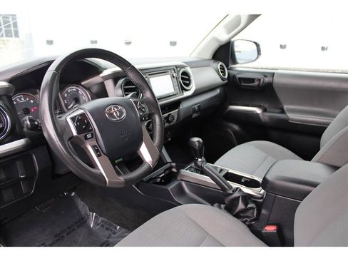 Used 2017 Toyota Tacoma SR5 w/ Tow Package image 8