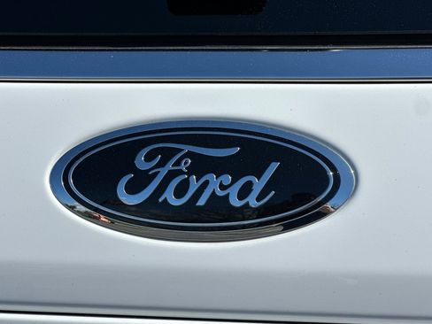 Used 2022 Ford Expedition Limited image 39