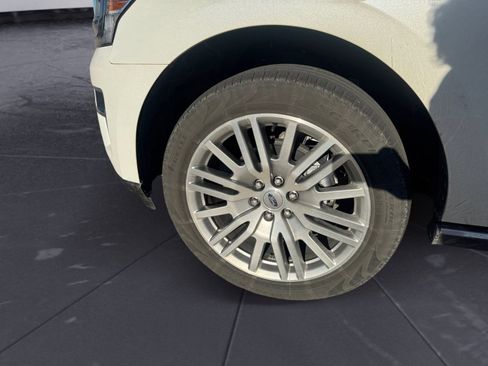 Used 2024 Ford Expedition Limited image 14