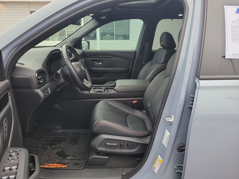 Used 2024 Honda Pilot TrailSport image 17