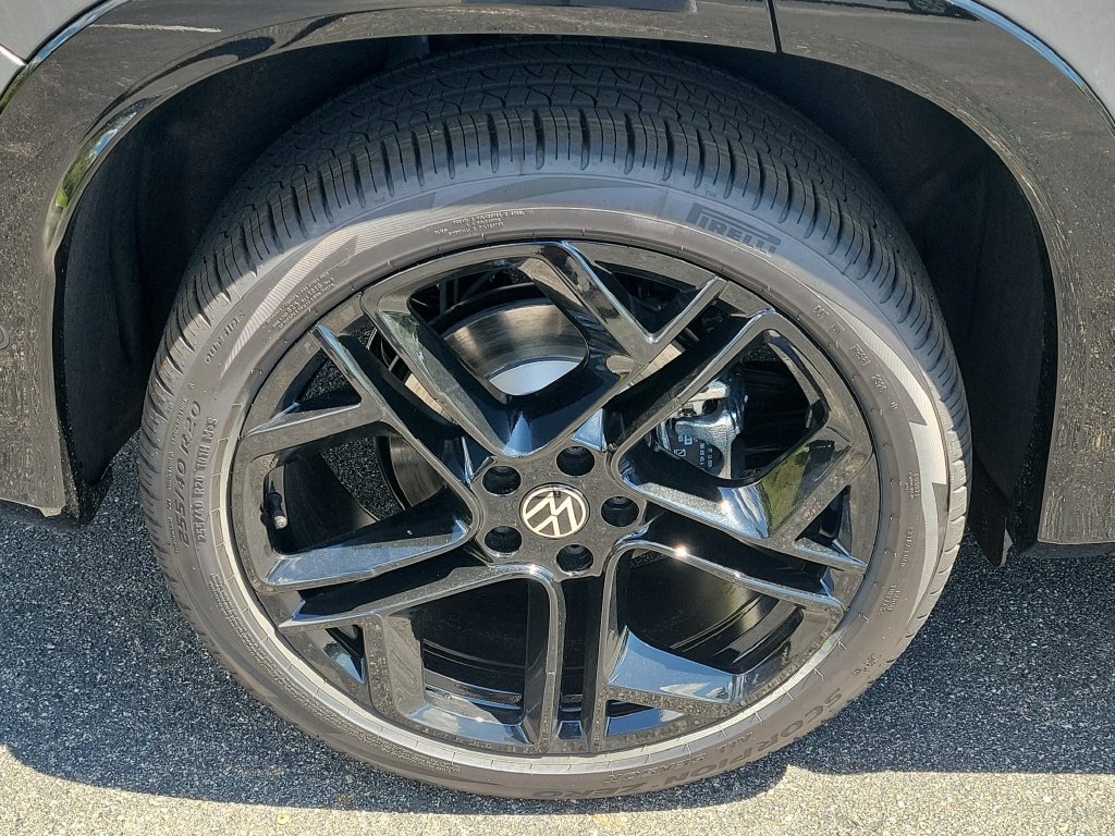 New 2026 Volkswagen Tiguan SE R-Line FWD image 5