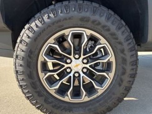 Used 2022 Chevrolet Colorado ZR2 image 17