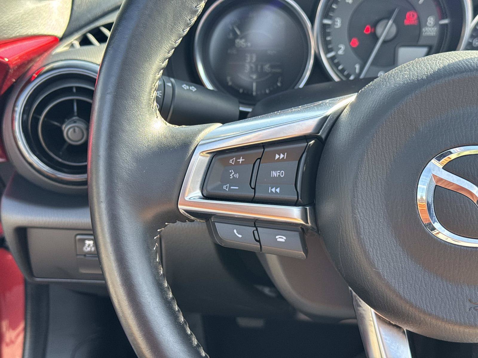 Used 2022 MAZDA MX-5 Miata Club RWD image 23
