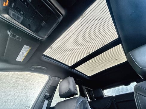 Certified 2025 Cadillac XT5 Premium Luxury image 18