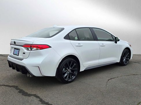 Certified 2026 Toyota Corolla SE w/ SE Package image 3