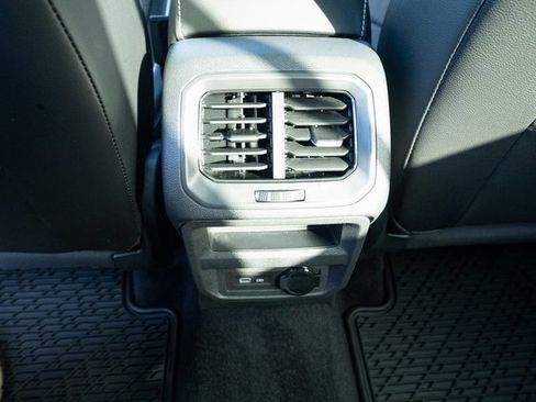 Used 2024 Volkswagen Tiguan SEL R-Line image 33