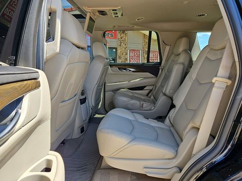Used 2020 Cadillac Escalade Luxury AWD/4WD image 11