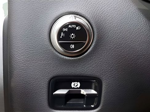 Used 2024 Mercedes-Benz GLC 300 4MATIC image 19