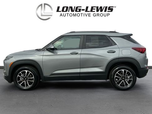 Used 2025 Chevrolet TrailBlazer LT image 2