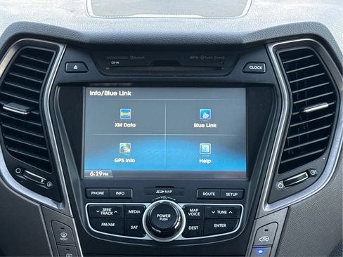 Used 2016 Hyundai Santa Fe SE w/ Option Group 03 FWD image 17