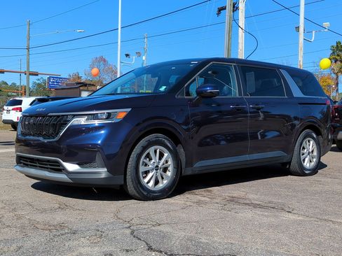 Certified 2024 Kia Carnival LX image 2