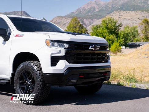 Used 2023 Chevrolet Silverado 1500 LT Trail Boss w/ Protection Package image 3