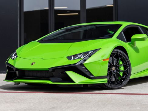 Used 2023 Lamborghini Huracan Tecnica RWD image 3