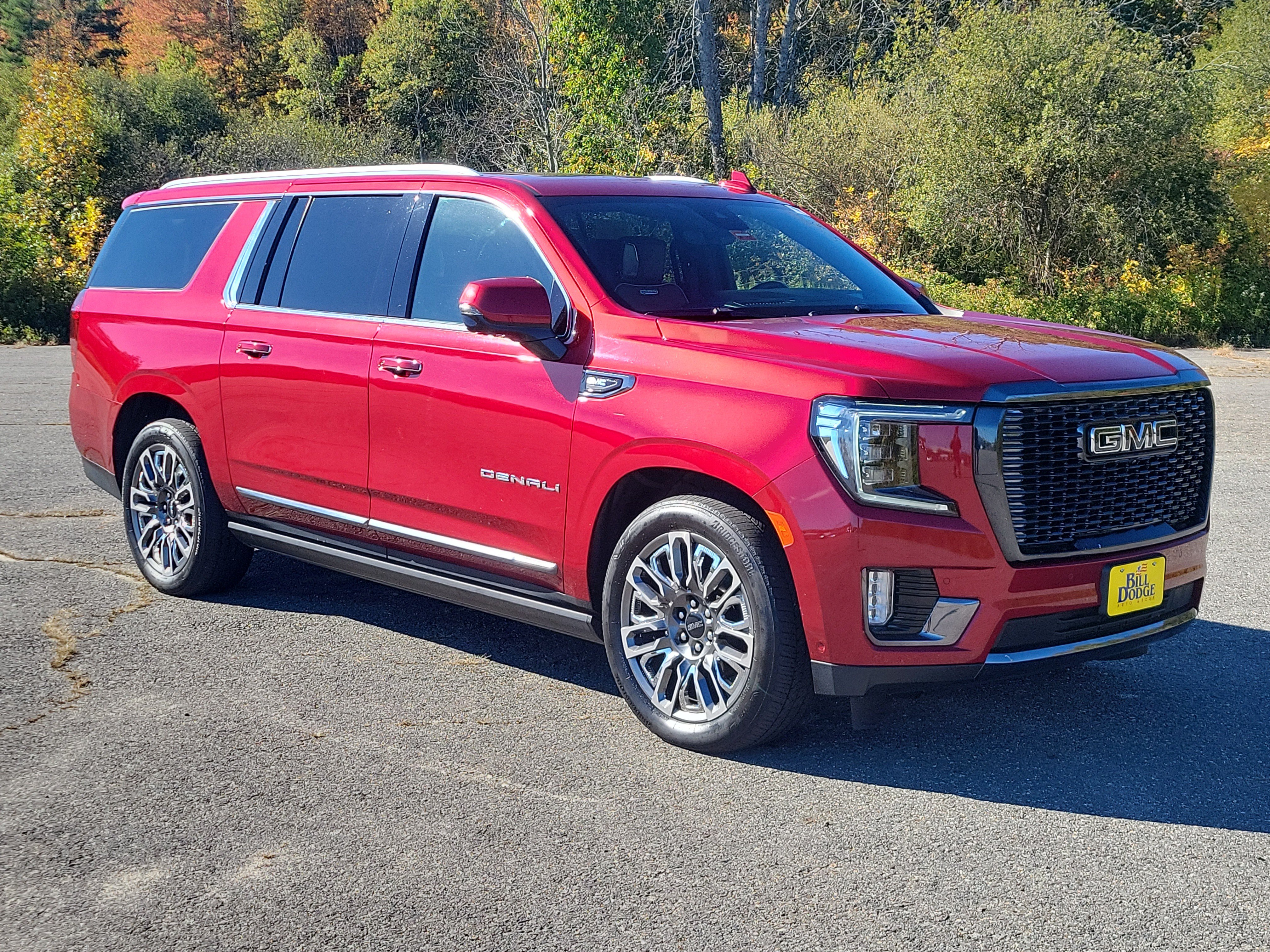 Used 2023 GMC Yukon XL Denali Ultimate AWD/4WD image 3
