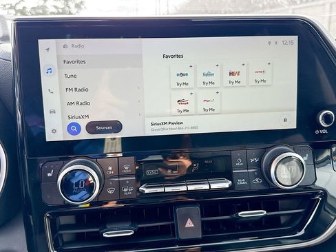 Used 2023 Toyota Highlander Bronze Edition FWD image 16