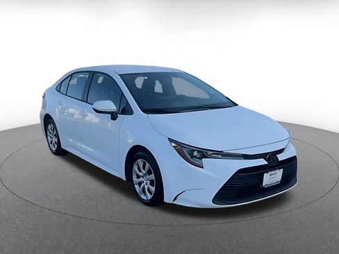 Used 2025 Toyota Corolla LE FWD image 3