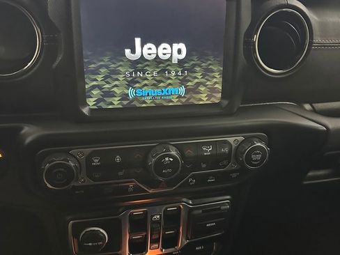 Used 2022 Jeep Wrangler Unlimited Sahara image 19