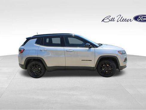 Used 2022 Jeep Compass Latitude w/ Sun and Sound Group FWD image 4