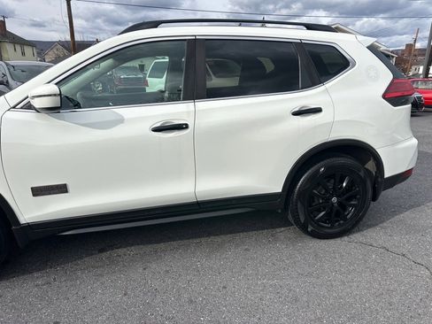 Used 2017 Nissan Rogue SV image 9