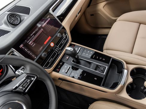 New 2026 Porsche Macan AWD/4WD image 32