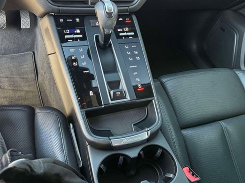Used 2022 Porsche Macan image 27