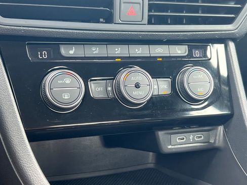 Used 2024 Volkswagen Jetta SE FWD image 24