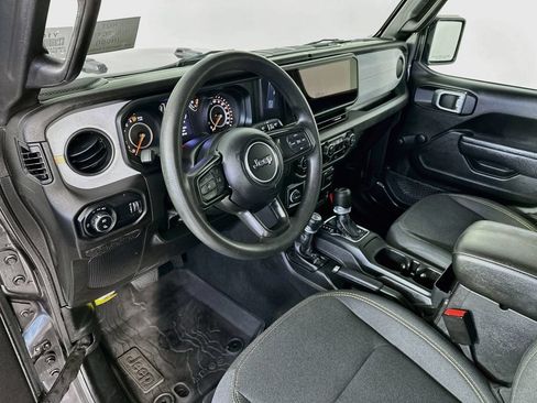 Used 2024 Jeep Gladiator Sport AWD/4WD image 29