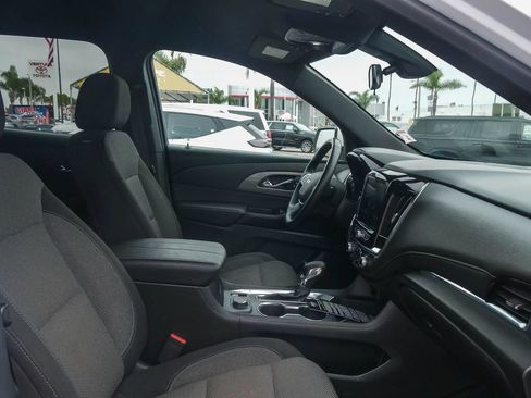 Used 2023 Chevrolet Traverse LT FWD image 17