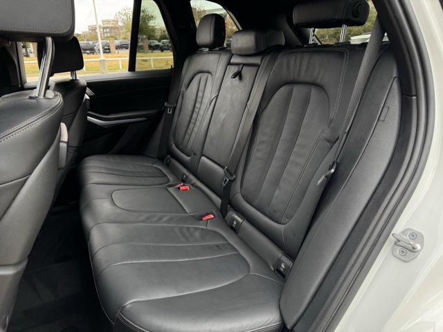 Used 2022 BMW X5 xDrive40i w/ Luxury Seating Package AWD/4WD image 31