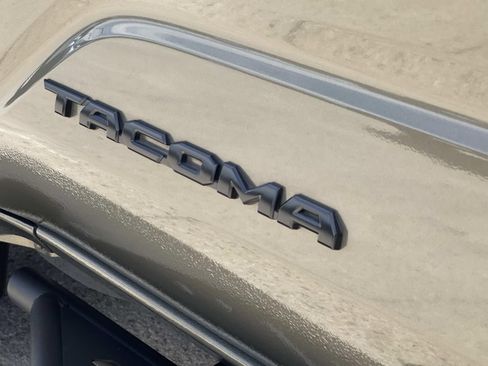Used 2025 Toyota Tacoma TRD Sport AWD/4WD image 7