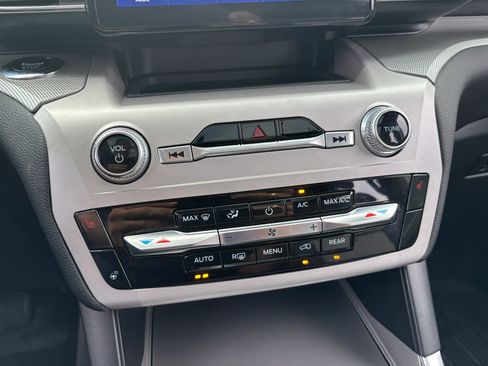 Used 2023 Ford Explorer XLT w/ Equipment Group 202A image 15