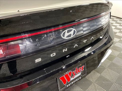 Used 2025 Hyundai Sonata SEL FWD image 24