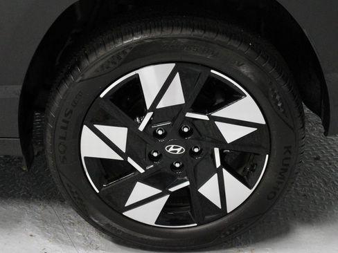 Used 2024 Hyundai Kona SEL AWD/4WD image 18