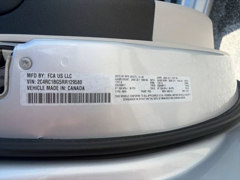 Used 2024 Chrysler Pacifica Touring-L FWD image 29