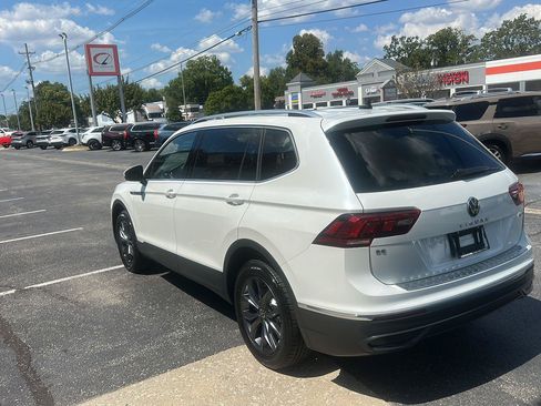 Used 2023 Volkswagen Tiguan SE AWD/4WD image 5