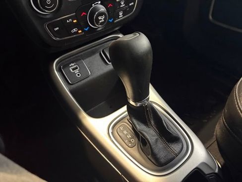 Used 2019 Jeep Compass Latitude FWD image 11