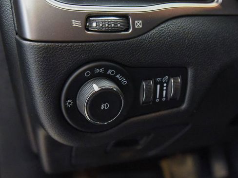 Used 2021 Jeep Cherokee Latitude Lux AWD/4WD image 19