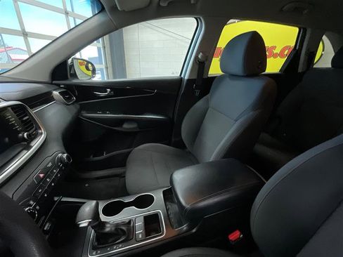 Used 2019 Kia Sorento L image 12